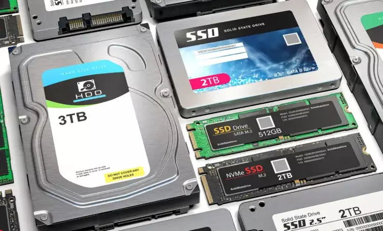 Diverse tipologie di dischi SSD.