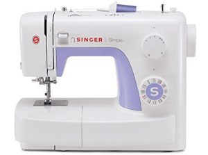 Macchina per cucire Singer Simple a 32 punti.