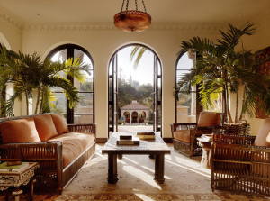 Arredamento in stile coloniale.